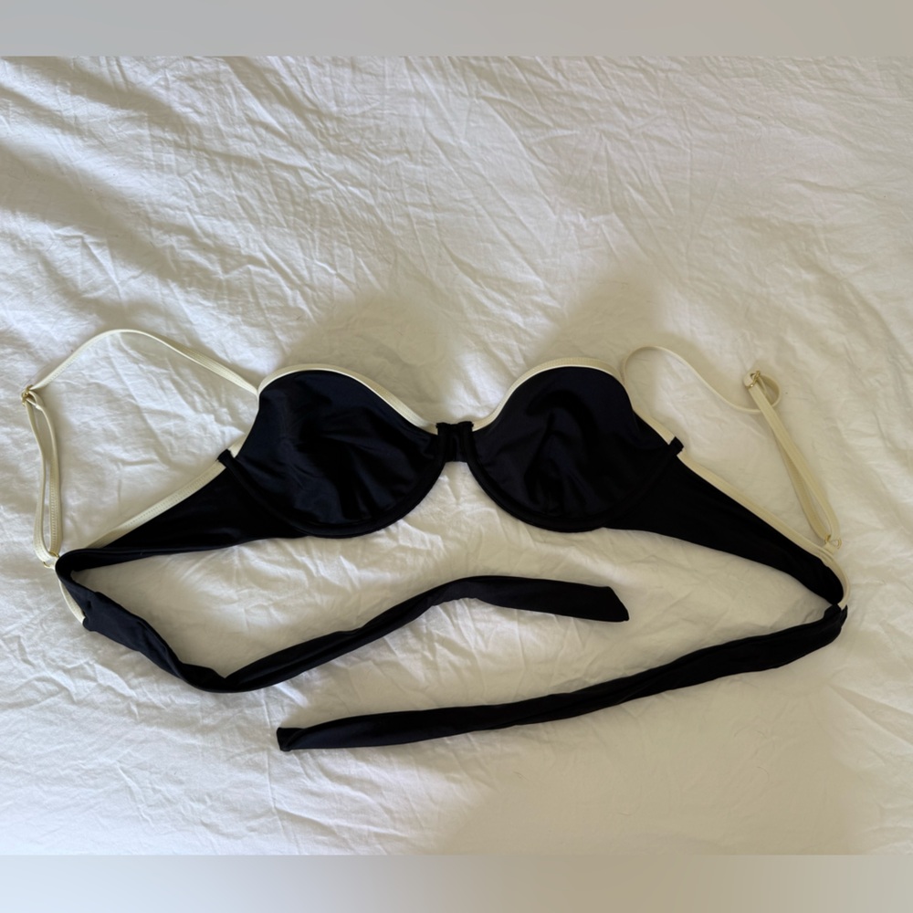 Monday Swimwear Capri Top Size Medium in Black and White